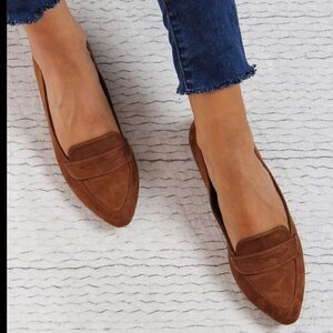 BRAND NEW RAZZMATAZZ WOMEN"S SQUARE TOE FLAT SHOE